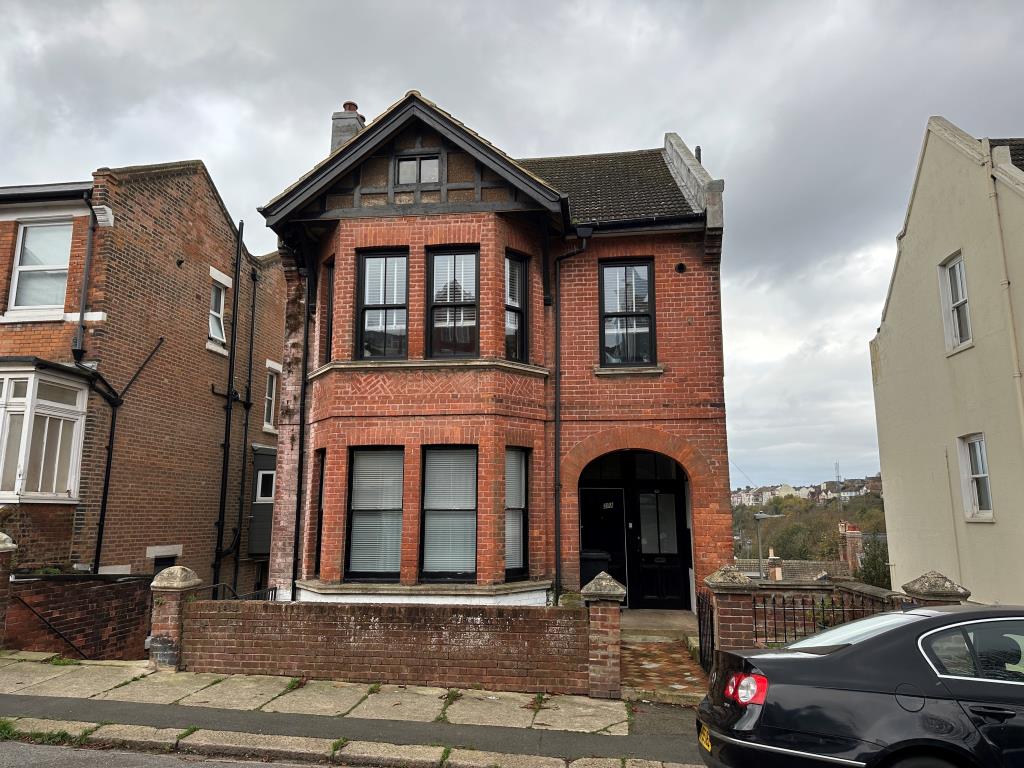 Lot: 81 - TWO-BEDROOM SELF-CONTAINED FLAT FOR IMPROVEMENT - External of detached property